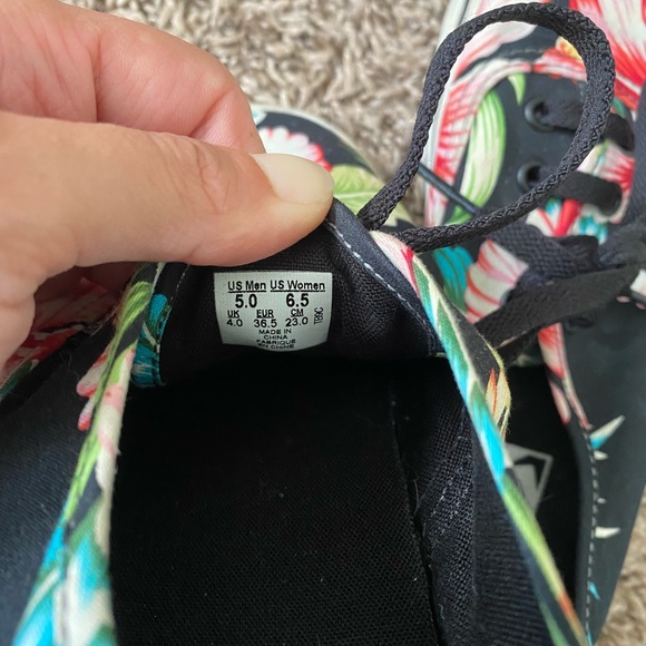 Hawaiian Floral Vans - Picture 2 of 4